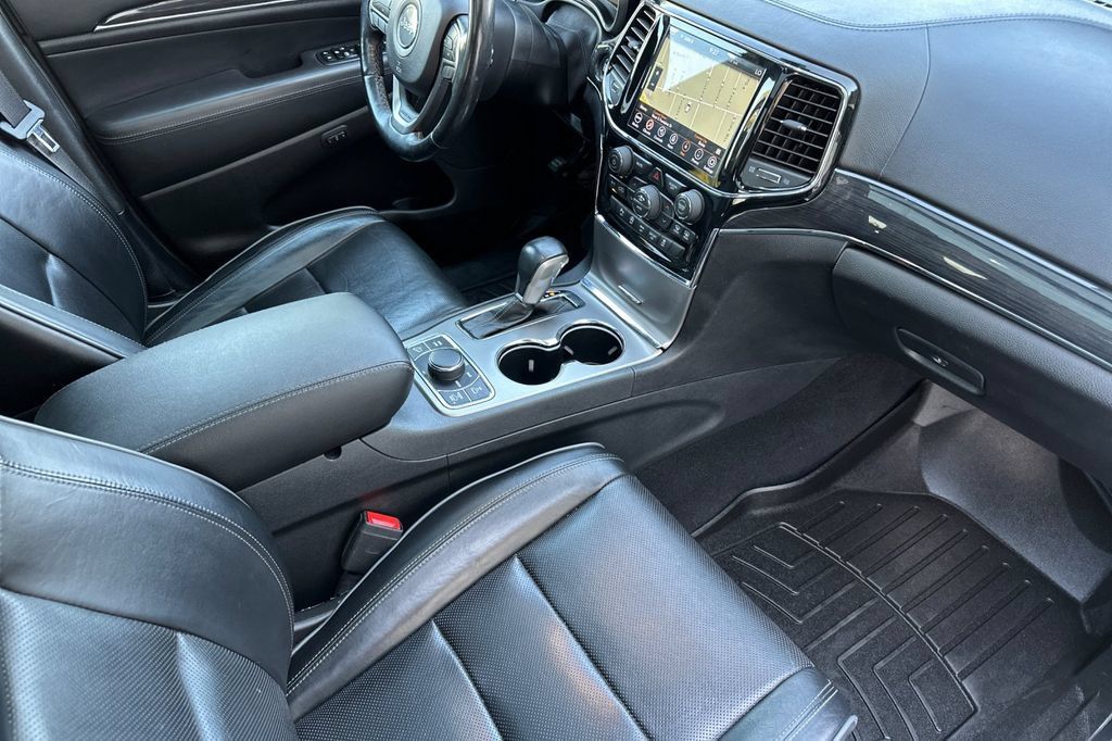 Used 2020 Jeep Grand Cherokee Overland AWD/4WD image 18