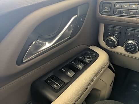 Used 2023 GMC Yukon XL Denali image 30