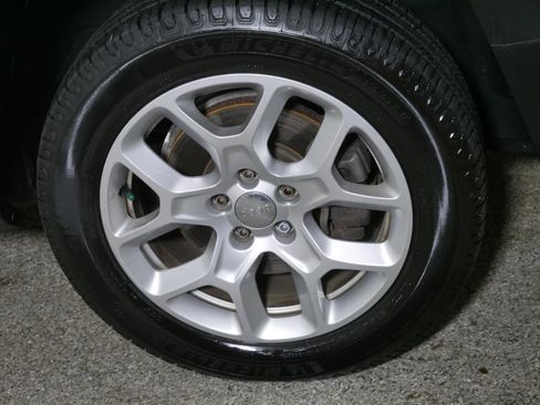 Used 2015 Jeep Renegade Latitude w/ Cold Weather Group II image 15