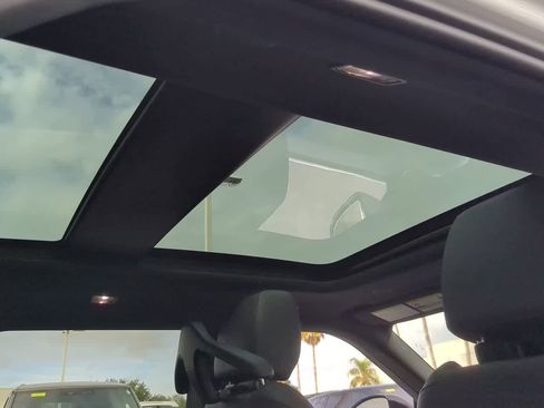 Certified 2025 Land Rover Range Rover Evoque Dynamic SE image 23