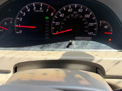 Used 2005 Toyota Camry XLE FWD image 10