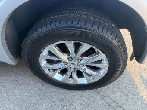 Used 2015 Ford F150 Lariat w/ Equipment Group 502A Luxury image 4