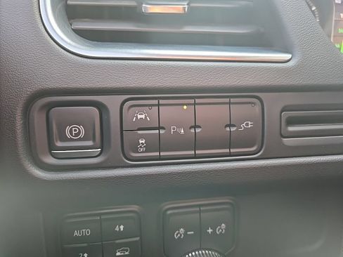 Used 2021 GMC Yukon SLT w/ SLT Premium Package AWD/4WD image 48