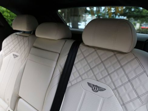 Used 2021 Bentley Bentayga image 60