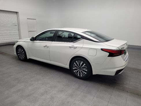 Used 2023 Nissan Altima 2.5 SV w/ SV Premium Package image 3