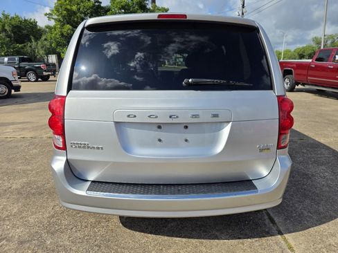 Used 2012 Dodge Grand Caravan Crew FWD image 6