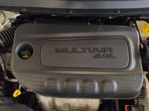 Used 2019 Jeep Cherokee Limited FWD image 30