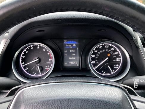 Used 2018 Toyota Camry SE image 10
