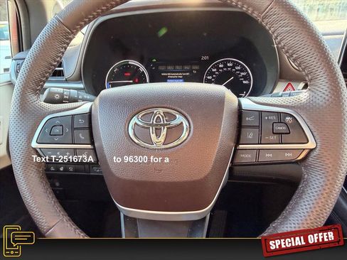 Used 2023 Toyota Sienna Platinum image 19