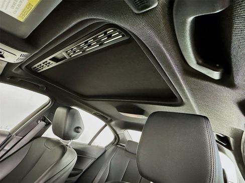 Used 2017 BMW 320i Sedan image 21