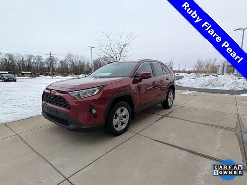 Used 2019 Toyota RAV4 XLE image 3