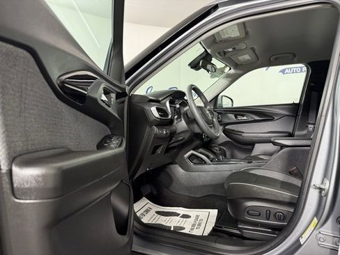 Used 2023 Chevrolet TrailBlazer LT w/ Confidence II Package image 10