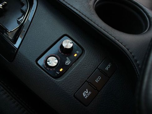 Used 2013 Toyota Avalon XLE Touring FWD image 39