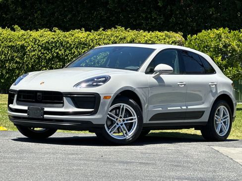 Certified 2025 Porsche Macan AWD/4WD image 1