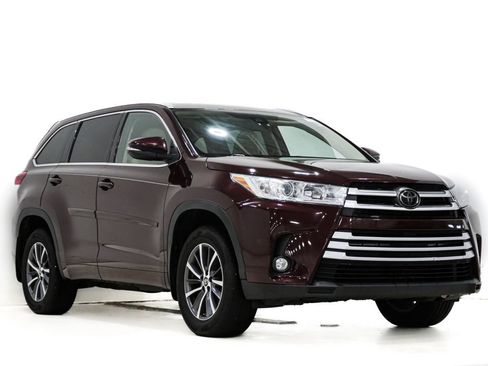 Used 2018 Toyota Highlander XLE w/ Protection Package #3 AWD/4WD image 1