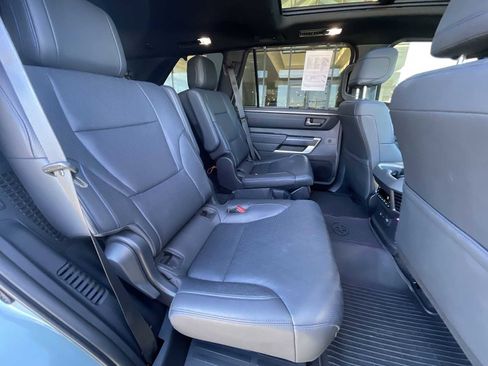 Used 2025 Toyota Sequoia Platinum image 27