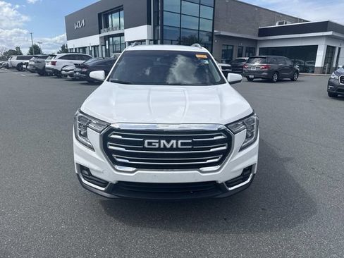 Used 2024 GMC Terrain SLT FWD image 2