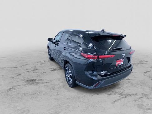 Used 2022 Toyota Highlander XLE image 7