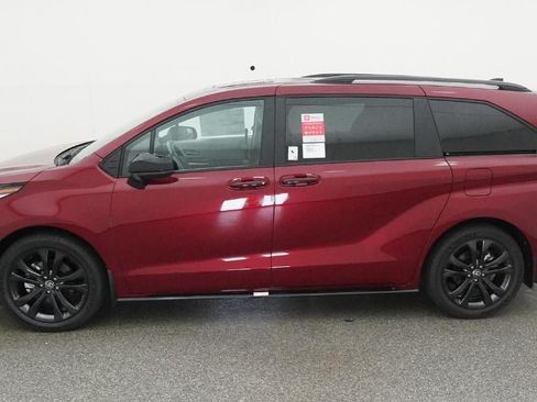 New 2026 Toyota Sienna XSE FWD image 3