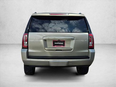 Used 2017 GMC Yukon XL SLT image 6