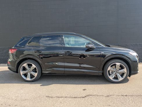 New 2025 Audi Q4 e-tron Prestige image 4