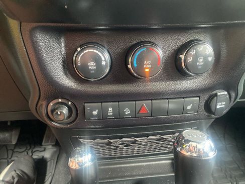 Used 2018 Jeep Wrangler Unlimited Sport S AWD/4WD image 15