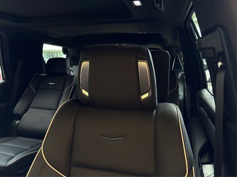 New 2026 Cadillac Escalade Luxury w/ LPO, Radiant Package AWD/4WD image 32
