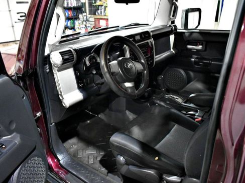 Used 2007 Toyota FJ Cruiser 2WD image 32
