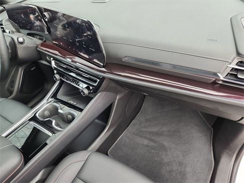 Used 2025 Chevrolet Traverse Z71 w/ Enhanced Driving Package image 30