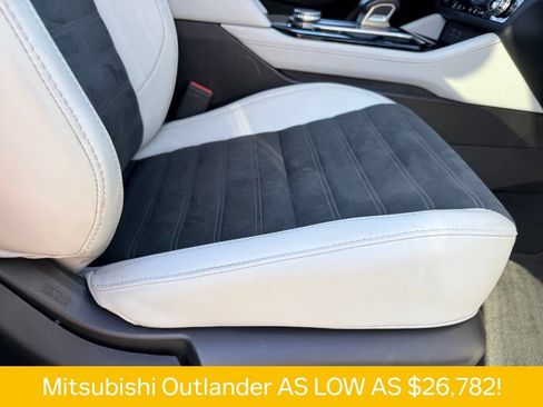 Used 2025 Mitsubishi Outlander SE FWD image 15