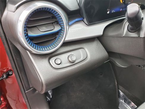 Used 2025 Chevrolet Trax LT image 11