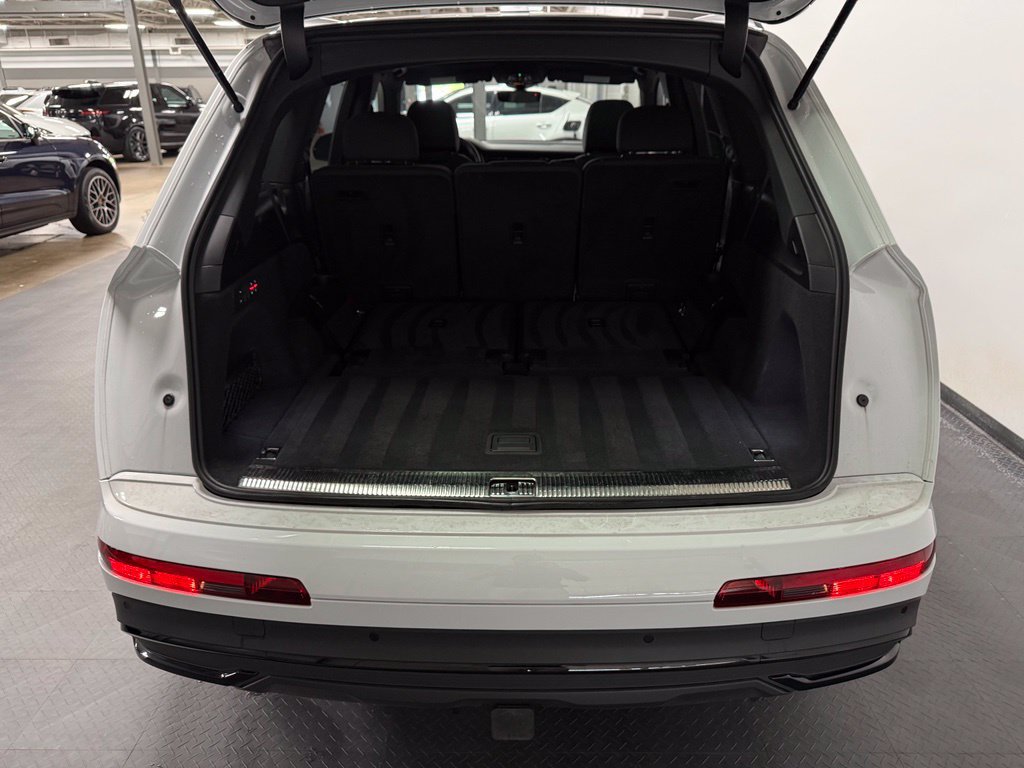 Used 2023 Audi Q7 3.0T Prestige w/ Prestige Package AWD/4WD image 17