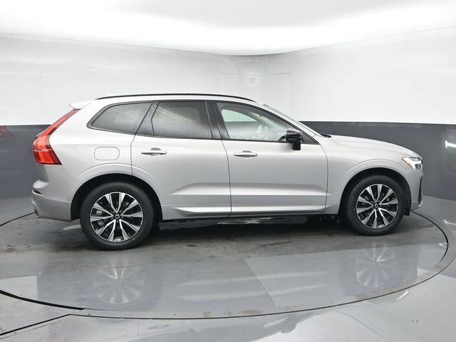 Used 2024 Volvo XC60 B5 Core AWD/4WD image 9