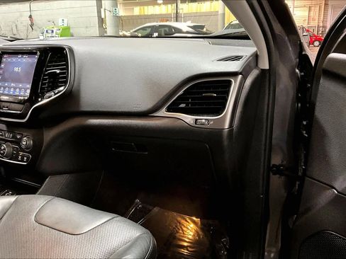 Used 2020 Jeep Cherokee Limited image 19