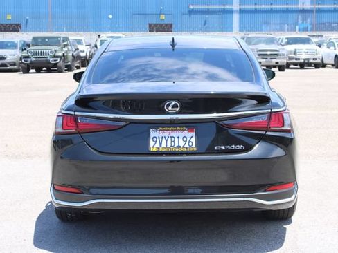 Used 2025 Lexus ES 300h w/ Premium Package FWD image 4