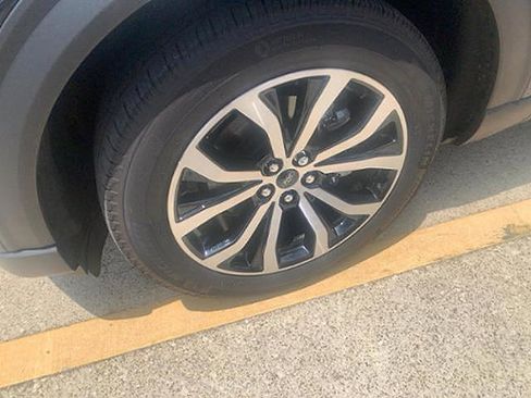 Used 2024 Ford Explorer ST-Line w/ Class IV Trailer Tow Package image 4