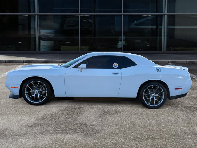 Used 2022 Dodge Challenger GT RWD image 2