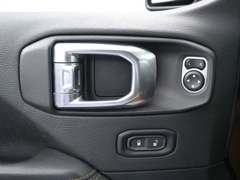Used 2021 Jeep Wrangler Unlimited Sahara AWD/4WD image 6