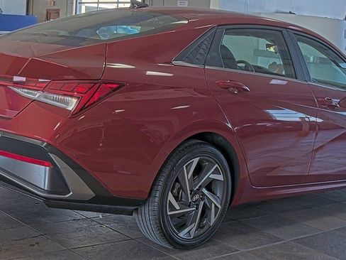 Used 2025 Hyundai Elantra SEL image 6