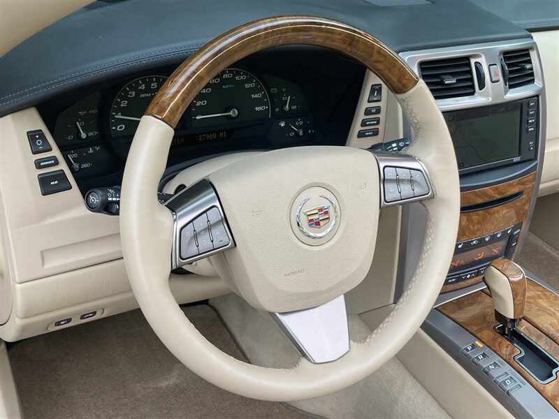 Used 2009 Cadillac XLR RWD image 20