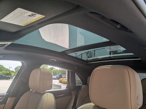 Certified 2025 Porsche Macan image 28