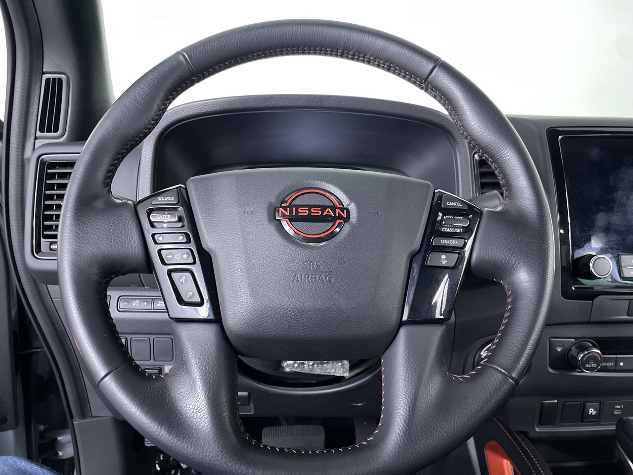 Used 2023 Nissan Frontier PRO-4X w/ Technology Package AWD/4WD image 15