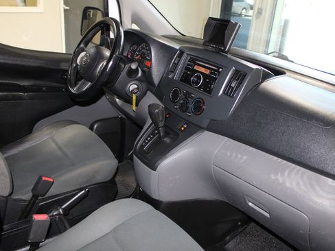 Used 2015 Nissan NV200 SV FWD image 18
