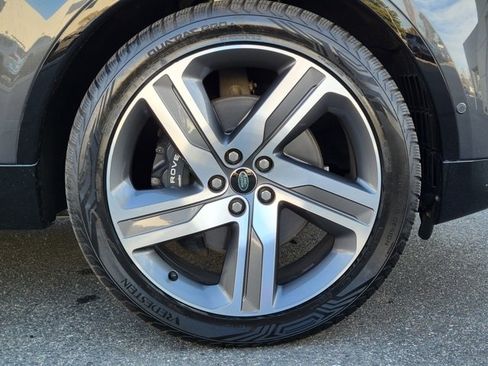 Used 2023 Land Rover Discovery Metropolitan Edition image 24