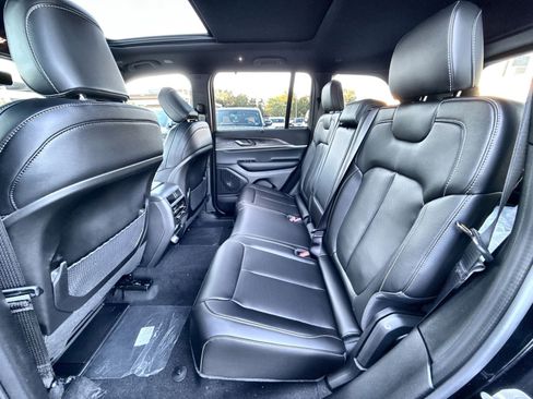 New 2025 Jeep Grand Cherokee Limited w/ Luxury Tech Group II image 25