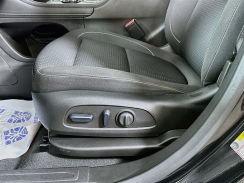 Used 2023 GMC Acadia SLE w/ Driver Convenience Package FWD image 17