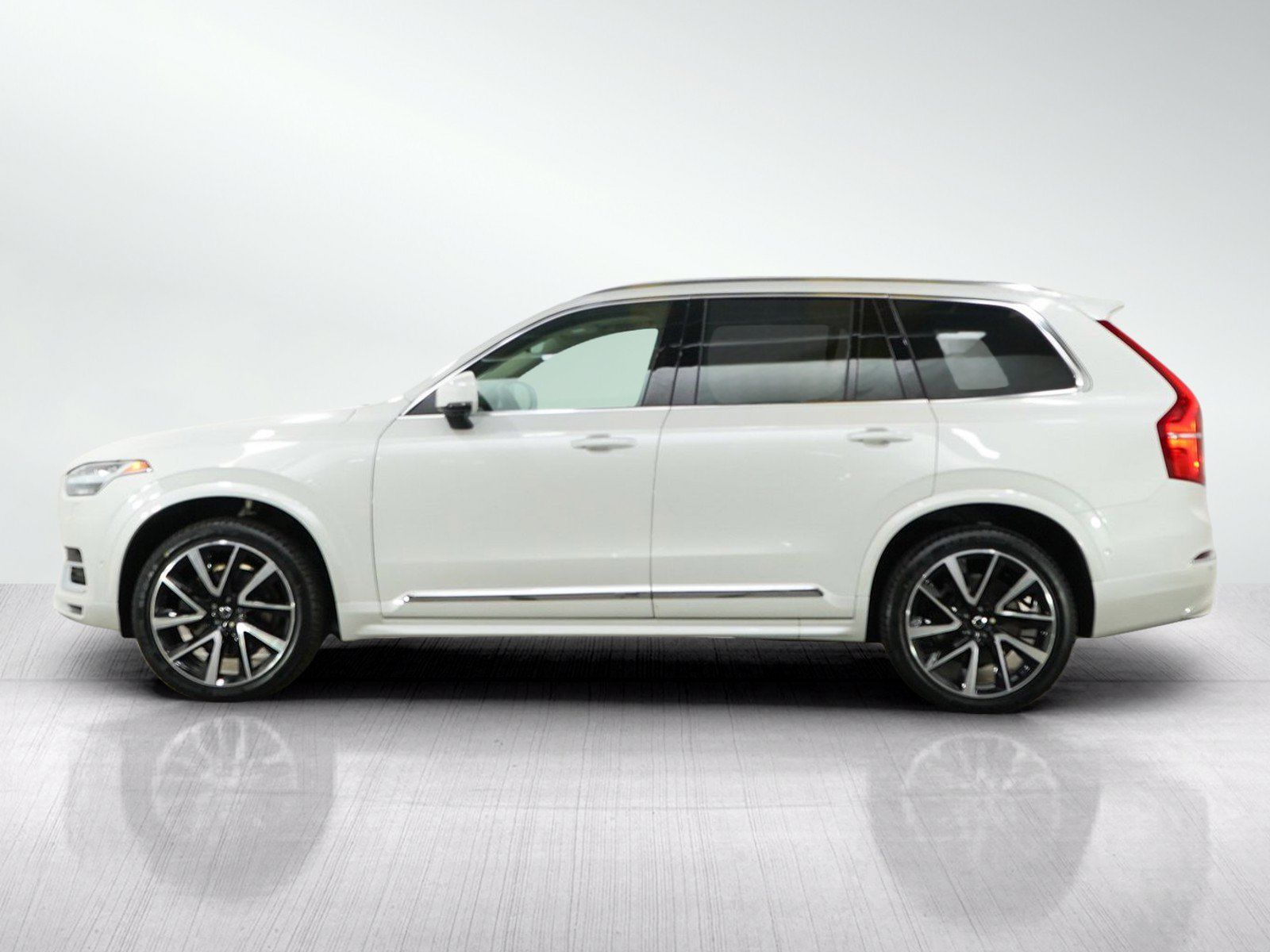 Used 2023 Volvo XC90 B6 Plus w/ Protection Package Premier AWD/4WD image 2