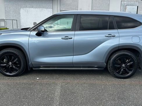 Certified 2024 Toyota Highlander XLE image 8