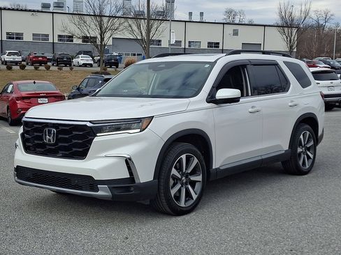 Used 2024 Honda Pilot Elite image 3