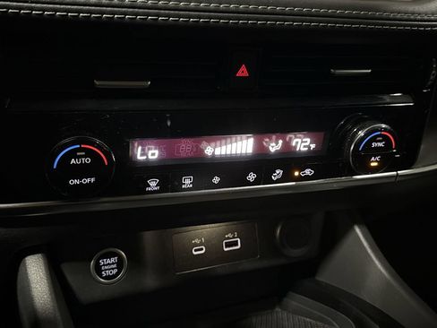 Used 2021 Nissan Rogue SV FWD image 16